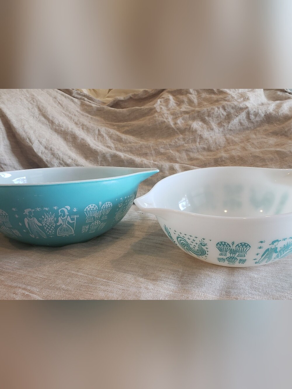 Vintage Pyrex Turquoise and White Colonial Mixing Bowls Set, 2
